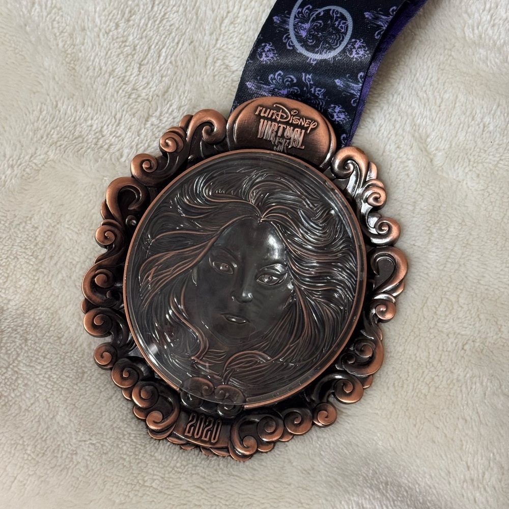 rundisney 2020 virtual 5k challenge haunted mansion medal